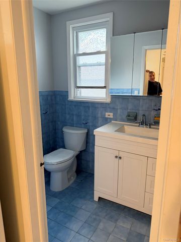 7 Chestnut Street, Westbury, NY 11590