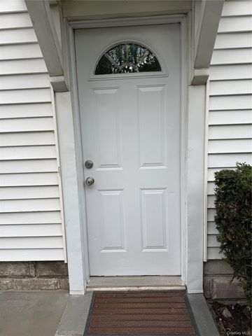 7 Chestnut Street, Westbury, NY 11590