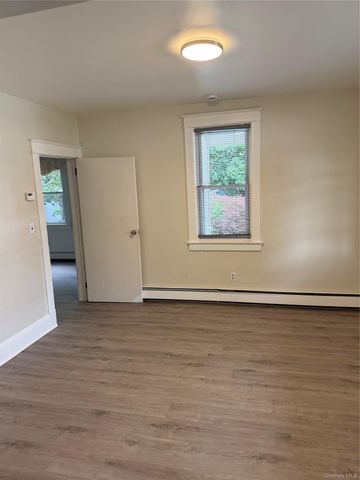 7 Chestnut Street, Westbury, NY 11590