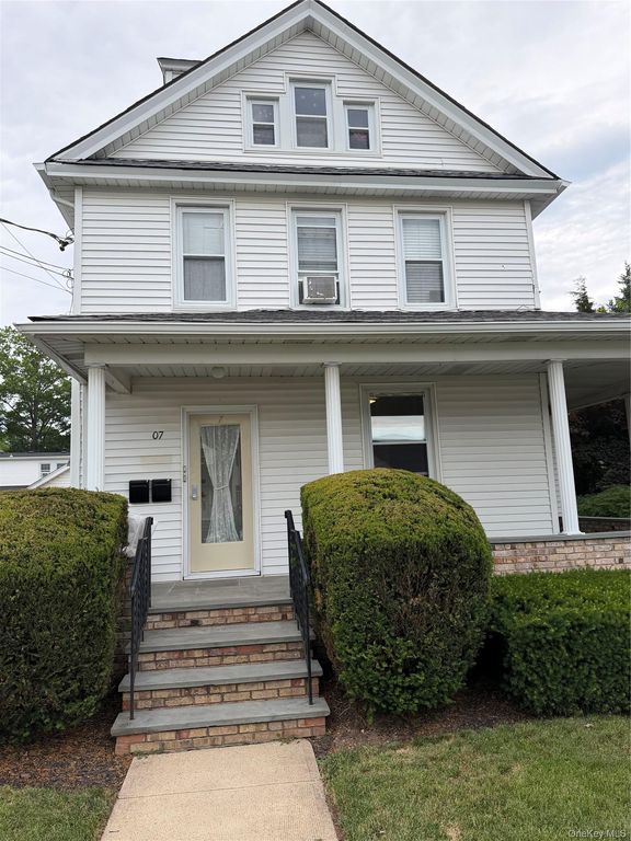 7 Chestnut Street, Westbury, NY 11590