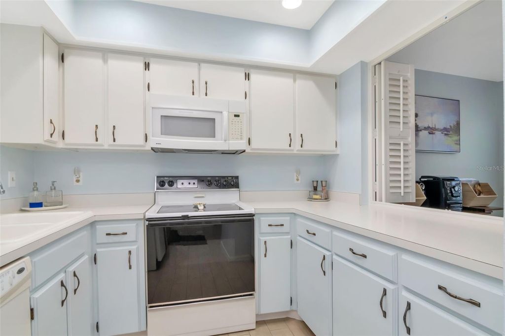 Image 16 of property listing at 1227 N MCMULLEN BOOTH ROAD 1227, Clearwater, FL 33759