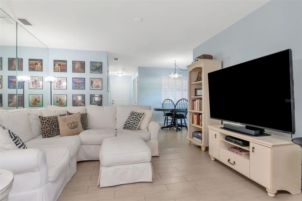 Image 7 of property listing at 1227 N MCMULLEN BOOTH ROAD 1227, Clearwater, FL 33759