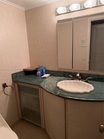 612 NE 25th Ave 51, Hallandale Beach, FL 33009