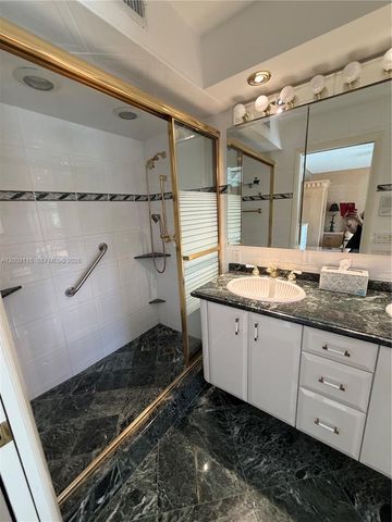 612 NE 25th Ave 51, Hallandale Beach, FL 33009