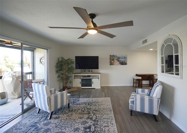6325 NEWTOWN CIRCLE B5, Tampa, FL 33615