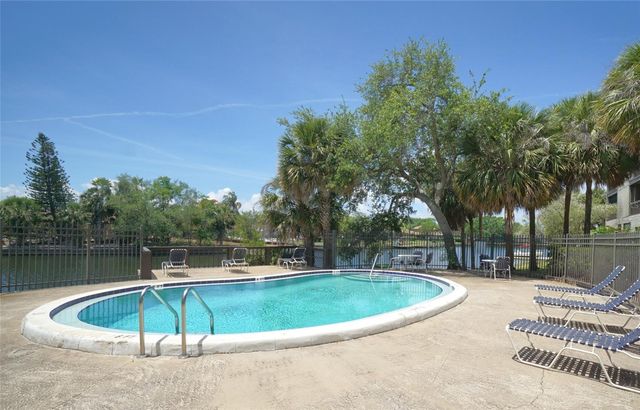 6325 NEWTOWN CIRCLE B5, Tampa, FL 33615