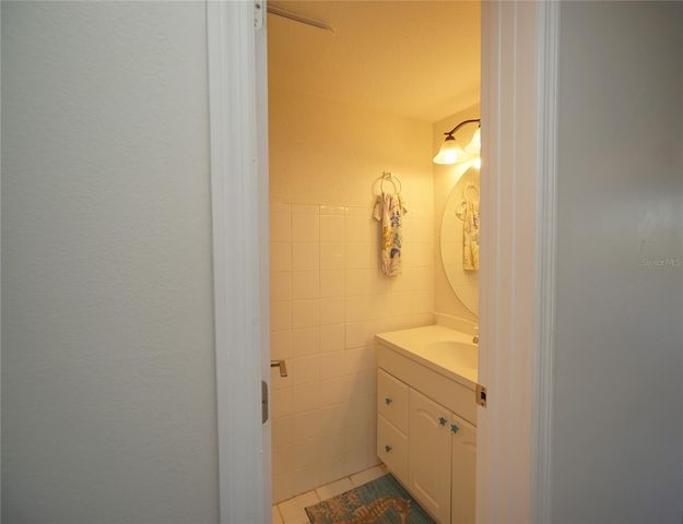 6325 NEWTOWN CIRCLE B5, Tampa, FL 33615