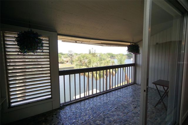 6325 NEWTOWN CIRCLE B5, Tampa, FL 33615