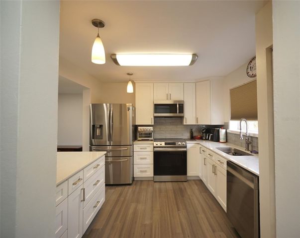 6325 NEWTOWN CIRCLE B5, Tampa, FL 33615