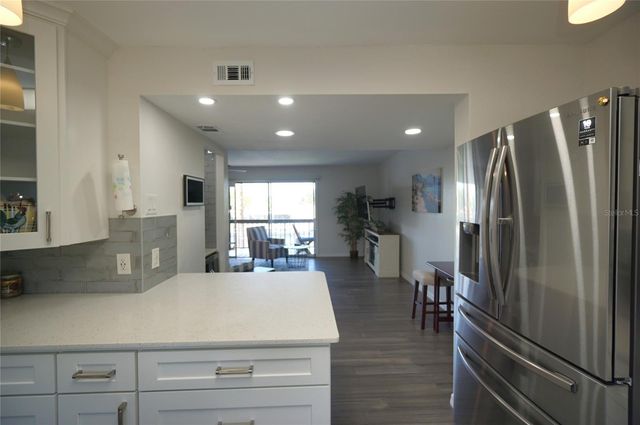 6325 NEWTOWN CIRCLE B5, Tampa, FL 33615