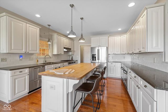 383 Walnut Woods Drive, Greenwood, IN 46142