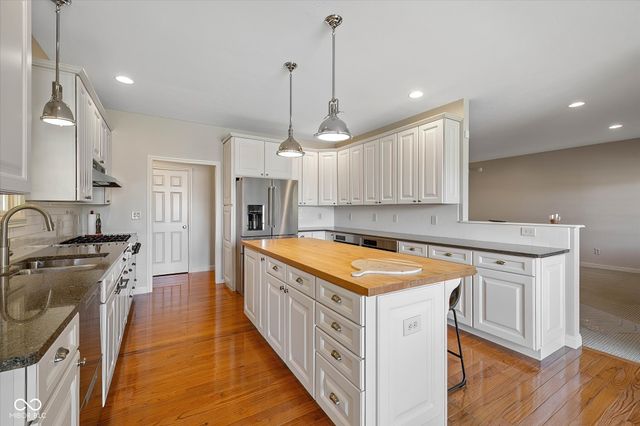 383 Walnut Woods Drive, Greenwood, IN 46142