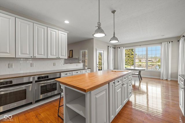 383 Walnut Woods Drive, Greenwood, IN 46142