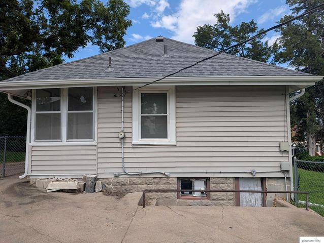 8011 Maywood Street, Ralston, NE 68127