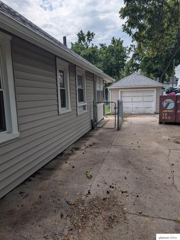 8011 Maywood Street, Ralston, NE 68127