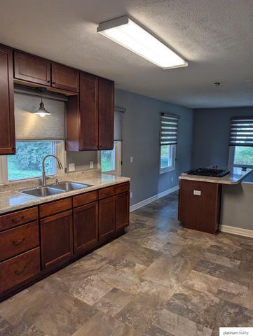 8011 Maywood Street, Ralston, NE 68127