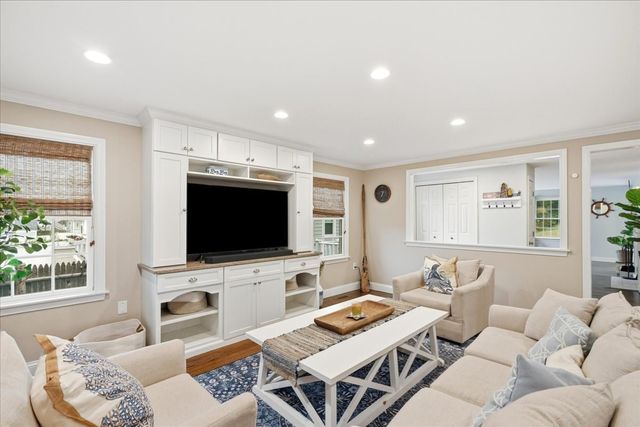 18 Damon Rd, Scituate, MA 02066