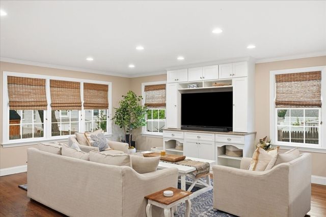 18 Damon Rd, Scituate, MA 02066