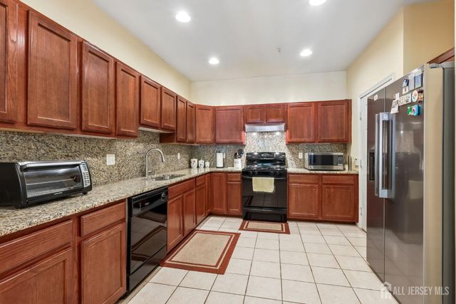 67 Forest Drive, Piscataway, NJ 08854