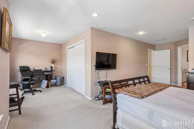 67 Forest Drive, Piscataway, NJ 08854
