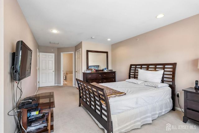 67 Forest Drive, Piscataway, NJ 08854
