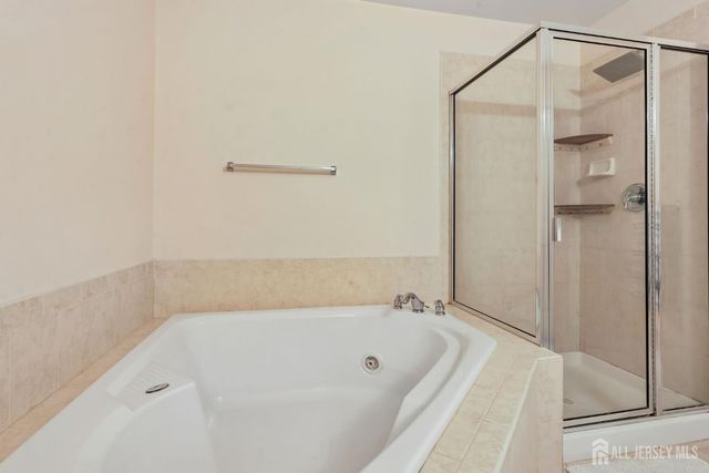 67 Forest Drive, Piscataway, NJ 08854