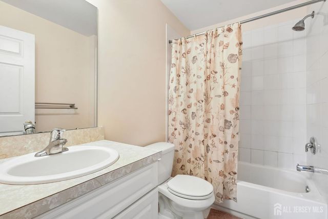 67 Forest Drive, Piscataway, NJ 08854