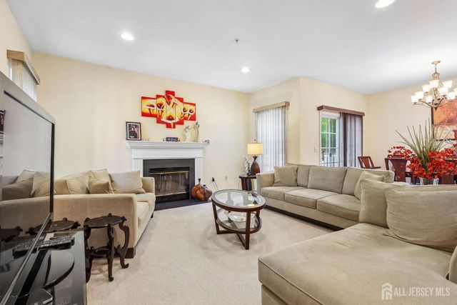 67 Forest Drive, Piscataway, NJ 08854