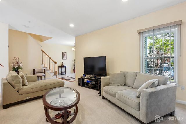 67 Forest Drive, Piscataway, NJ 08854