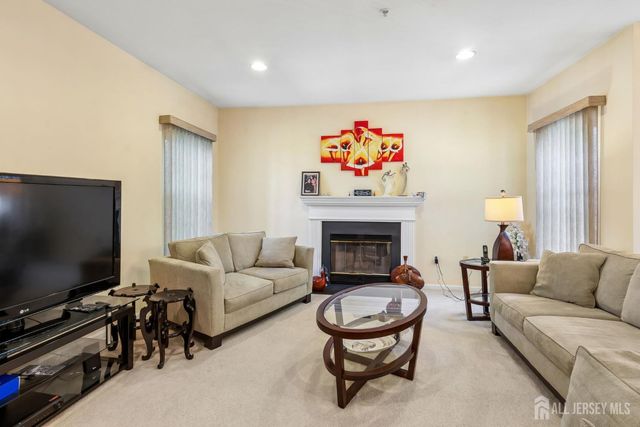 67 Forest Drive, Piscataway, NJ 08854