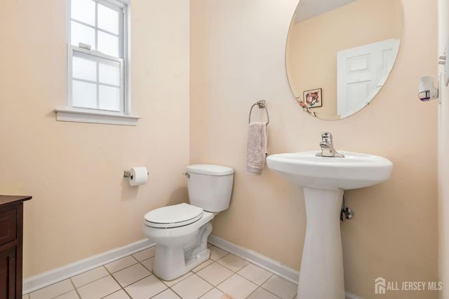 67 Forest Drive, Piscataway, NJ 08854