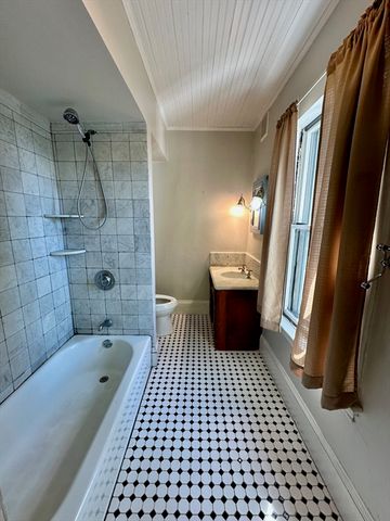 984 Chestnut 2, Newton, MA 02464