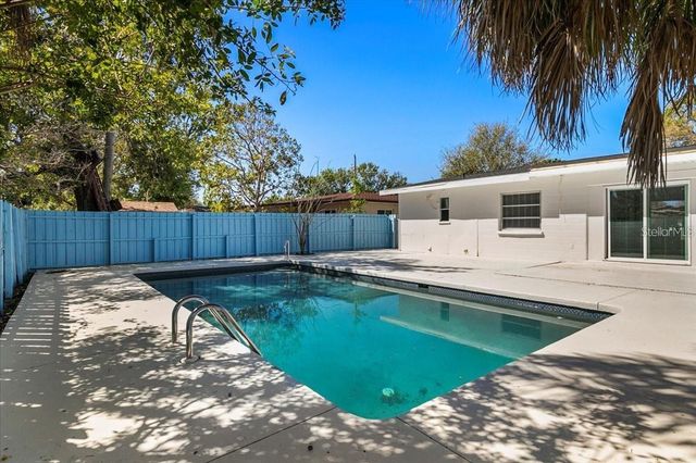 203 22ND STREET NE, Bradenton, FL 34208