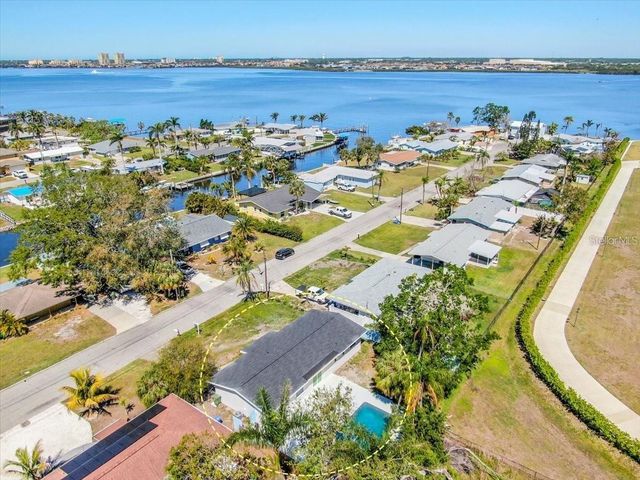 203 22ND STREET NE, Bradenton, FL 34208