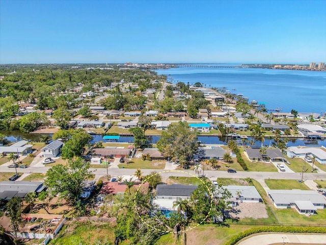 203 22ND STREET NE, Bradenton, FL 34208
