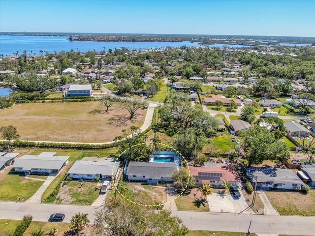 203 22ND STREET NE, Bradenton, FL 34208