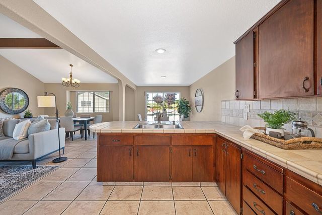 8350 Bianchi Rd, Roseville, CA 95747
