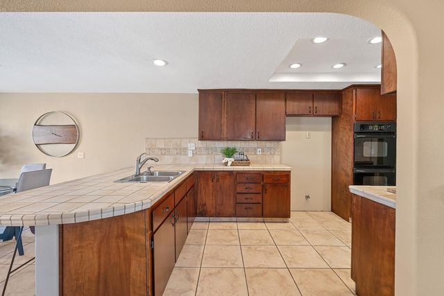 8350 Bianchi Rd, Roseville, CA 95747