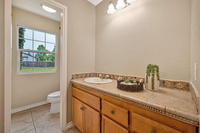 8350 Bianchi Rd, Roseville, CA 95747