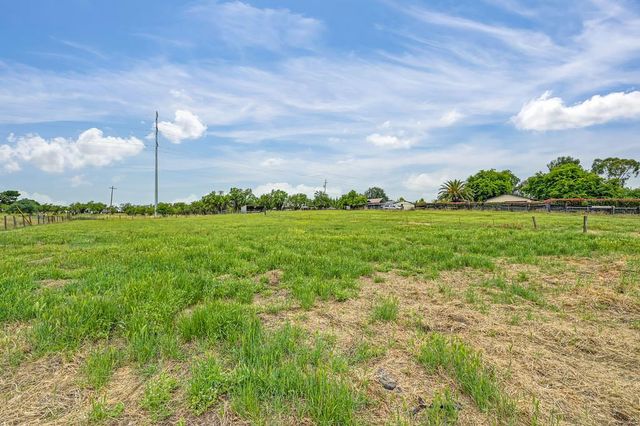 8350 Bianchi Rd, Roseville, CA 95747