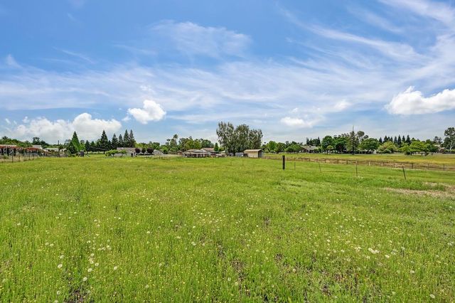 8350 Bianchi Rd, Roseville, CA 95747