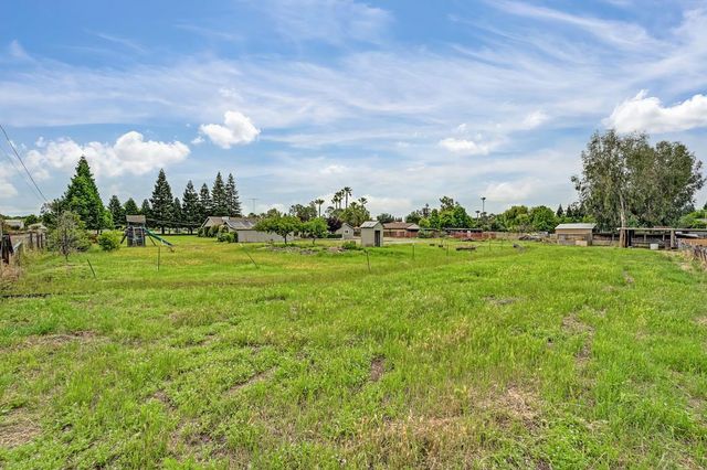 8350 Bianchi Rd, Roseville, CA 95747