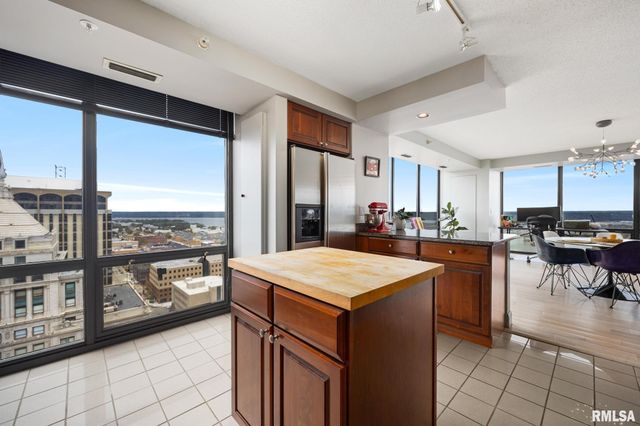 123 SW JEFFERSON Avenue E25A, Peoria, IL 61602