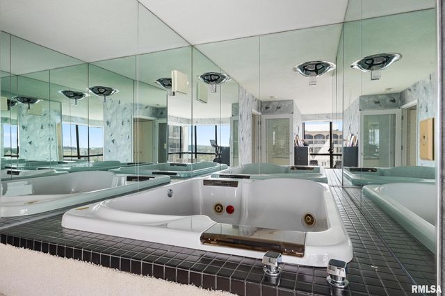 123 SW JEFFERSON Avenue E25A, Peoria, IL 61602