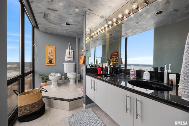 123 SW JEFFERSON Avenue E25A, Peoria, IL 61602