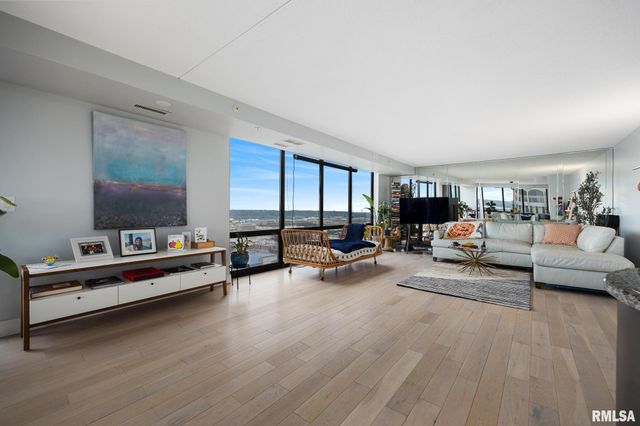 123 SW JEFFERSON Avenue E25A, Peoria, IL 61602