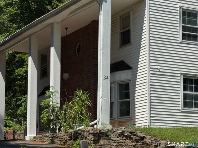 32 Arnold Drive, East Hartford, CT 06108