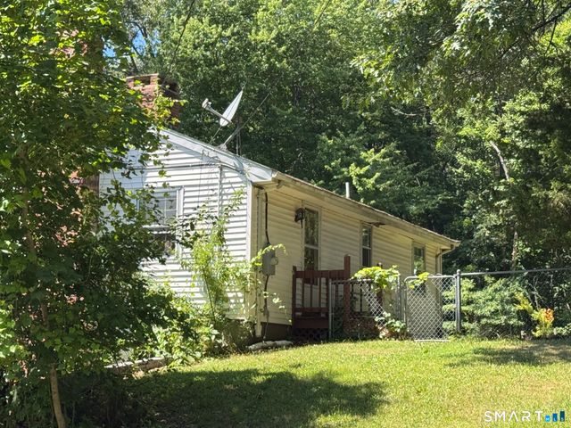 32 Arnold Drive, East Hartford, CT 06108