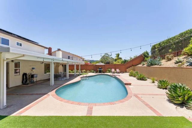 5736 Soledad Mountain Road, La Jolla, CA 92037