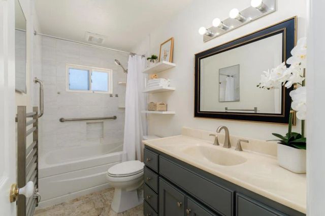 5736 Soledad Mountain Road, La Jolla, CA 92037